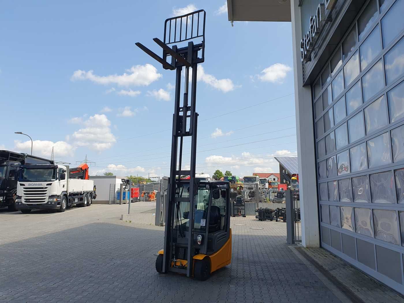 Fahrzeugabbildung Jungheinrich EFG 215 / Triplex: 4.25m! / SS / nur 3.488h!