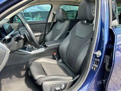 Fahrzeugabbildung BMW 320d SportLine Autom. LED AHK Navi HUD Pano 17"