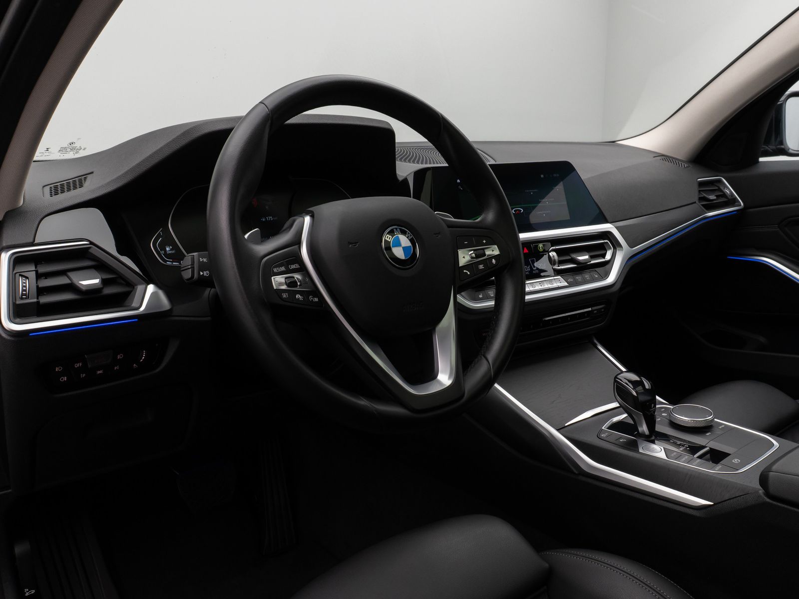 Fahrzeugabbildung BMW 320d SportLine Panorama DAB HiFi Stop&Go Komfort