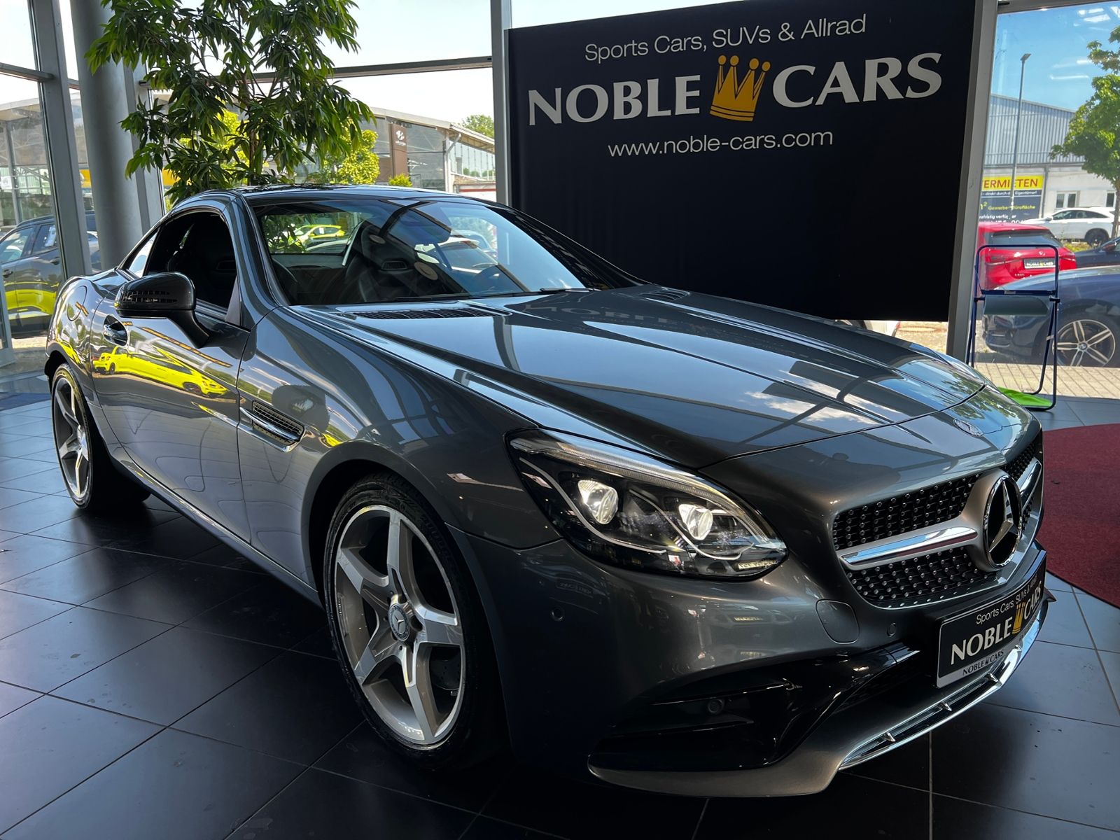 Fahrzeugabbildung Mercedes-Benz SLC 300 AMG H/K LED NAVI