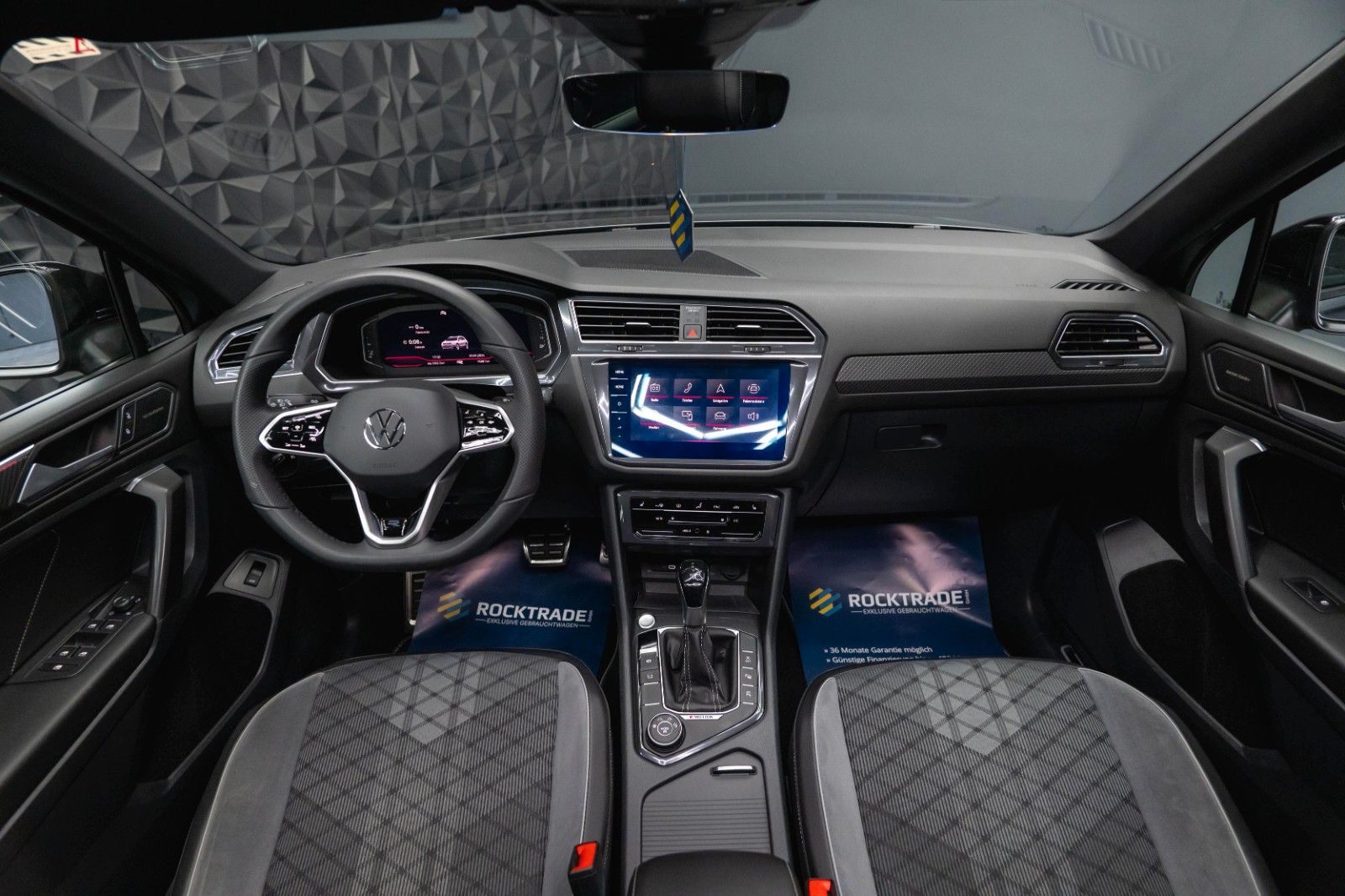 Fahrzeugabbildung Volkswagen Tiguan Allspace R-Line 4Motion HUD | PANO | ACC