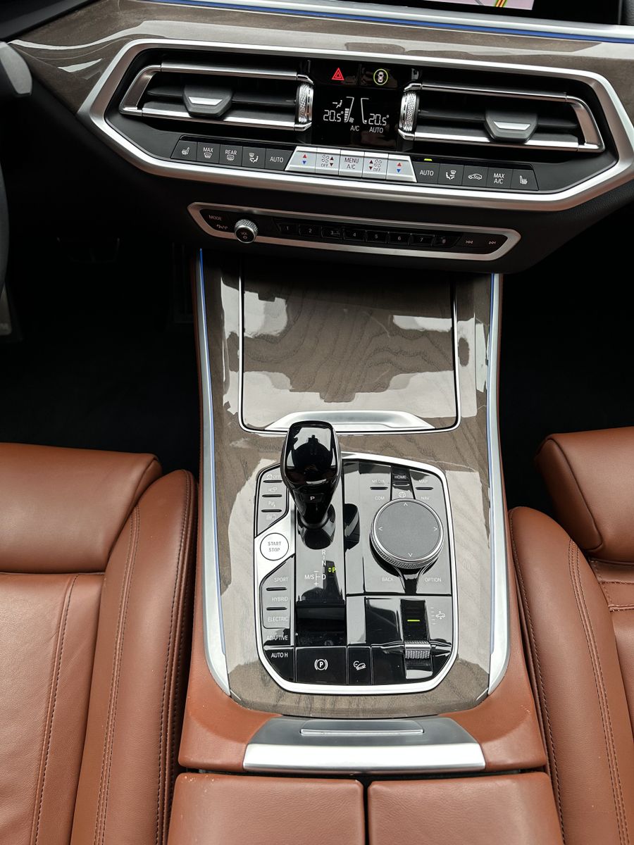 Fahrzeugabbildung BMW X5 xDrive45e M-Sportpaket HUD+LASER+ACC+AHK+H&K