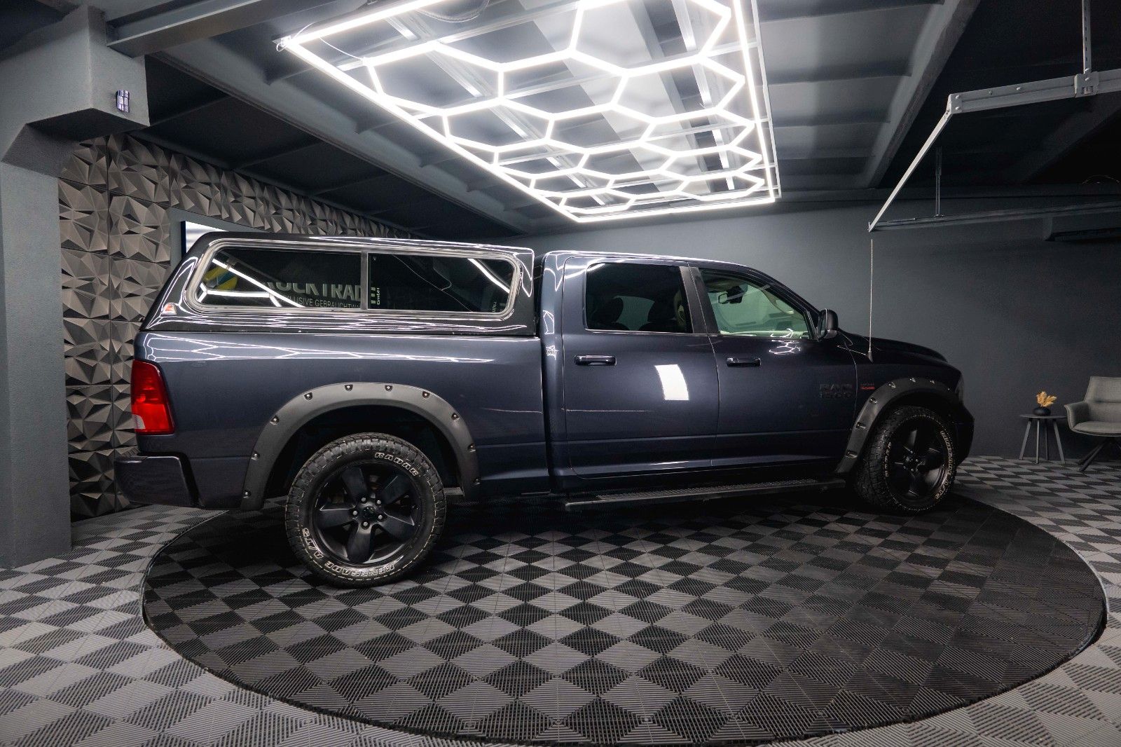 Fahrzeugabbildung Dodge RAM 5.7 V8 HEMI 4x4 Offroad Night  LONGBED*LPG*