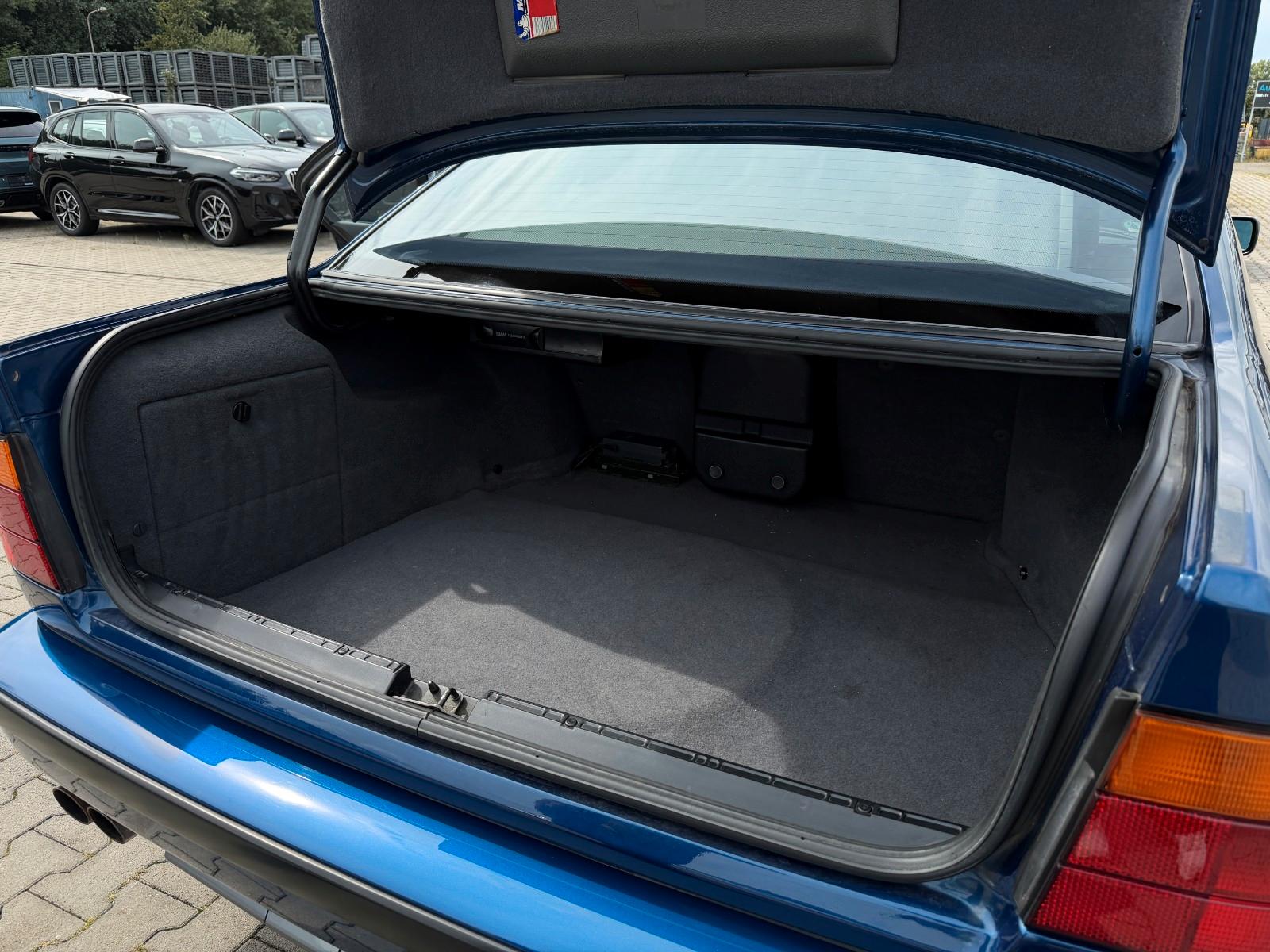 BMW M5 3.8 6 gang AVUS BLAU, 1 of 404