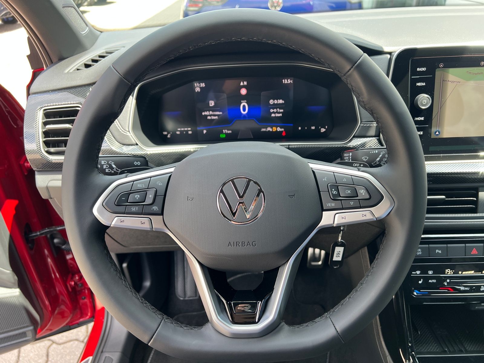 Fahrzeugabbildung Volkswagen T-Cross R-Line 1.5 TSI DSG *AHK,BlackStyle,Navi,