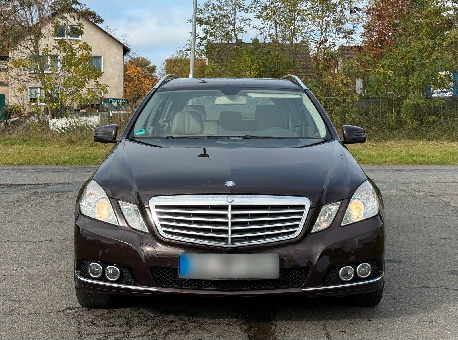 Mercedes-Benz E220 2011 — салон