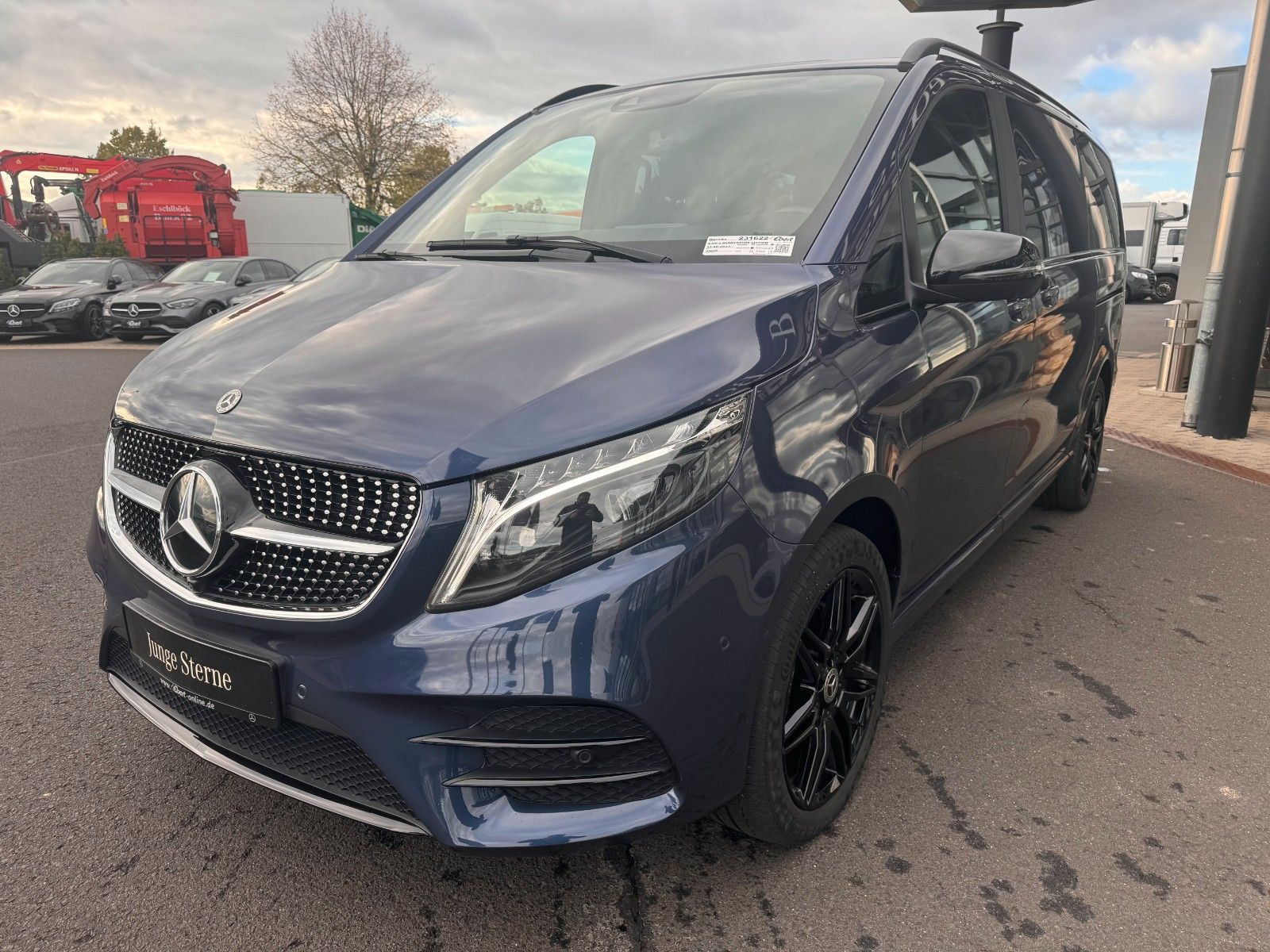 Fahrzeugabbildung Mercedes-Benz V 300 d AVA ED AMG AHK2,5to DISTRONIC