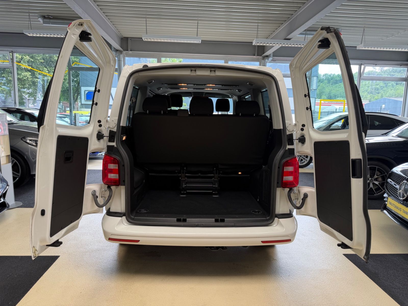 Fahrzeugabbildung Volkswagen T6 Caravelle Comfortline