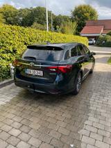 Toyota Avensis 2,0-l-D-4D Executive Touring TEAM - Toyota Avensis Team mit Diesel-Antrieb