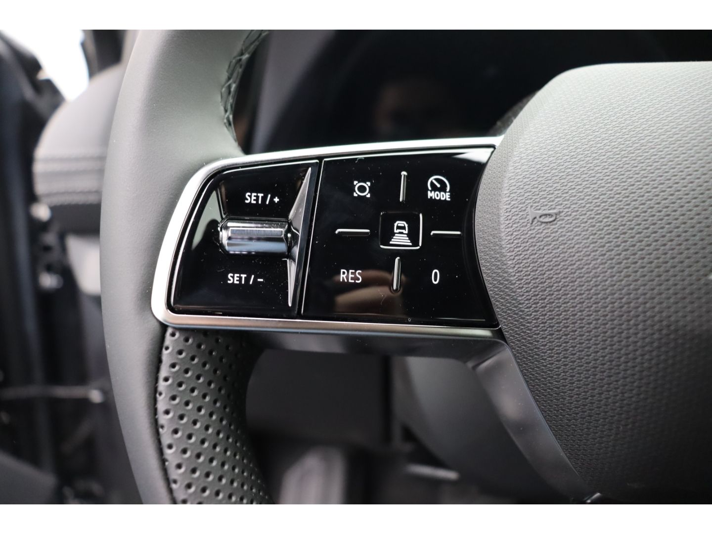 Fahrzeugabbildung Mitsubishi Eclipse Cross Diamant Plus 11 KW ACC LED SHZ