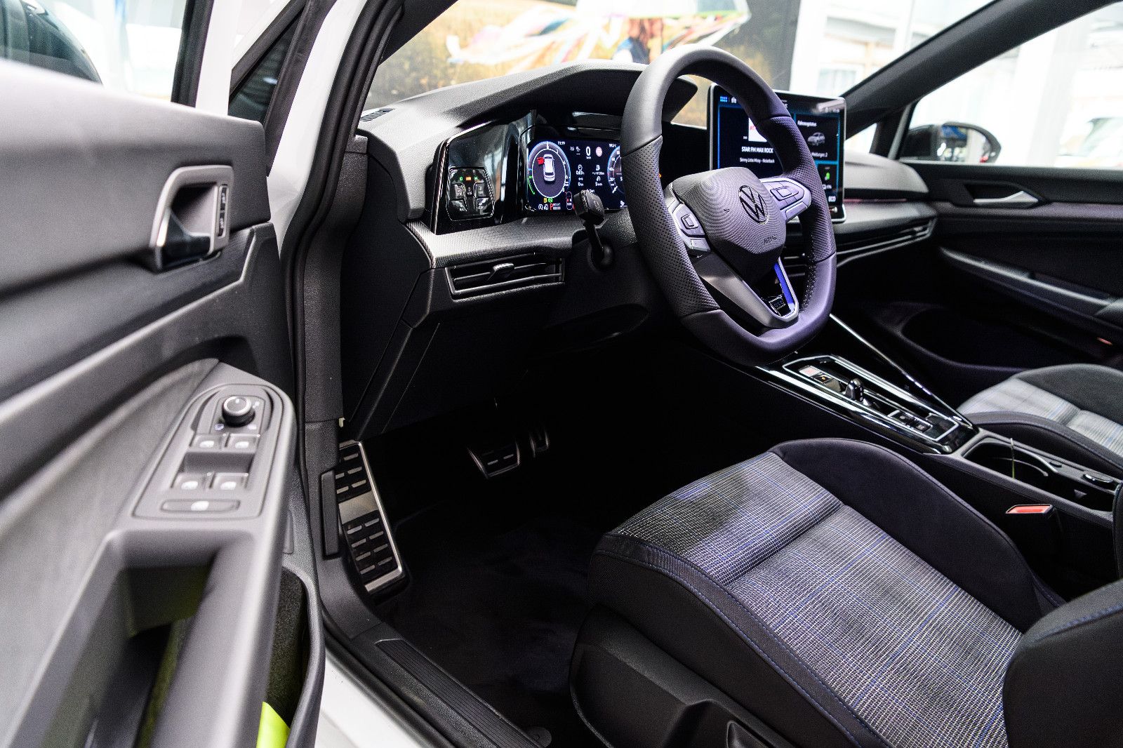 Fahrzeugabbildung Volkswagen Golf GTE BLACK-STYLE+ IQ-LIGHT