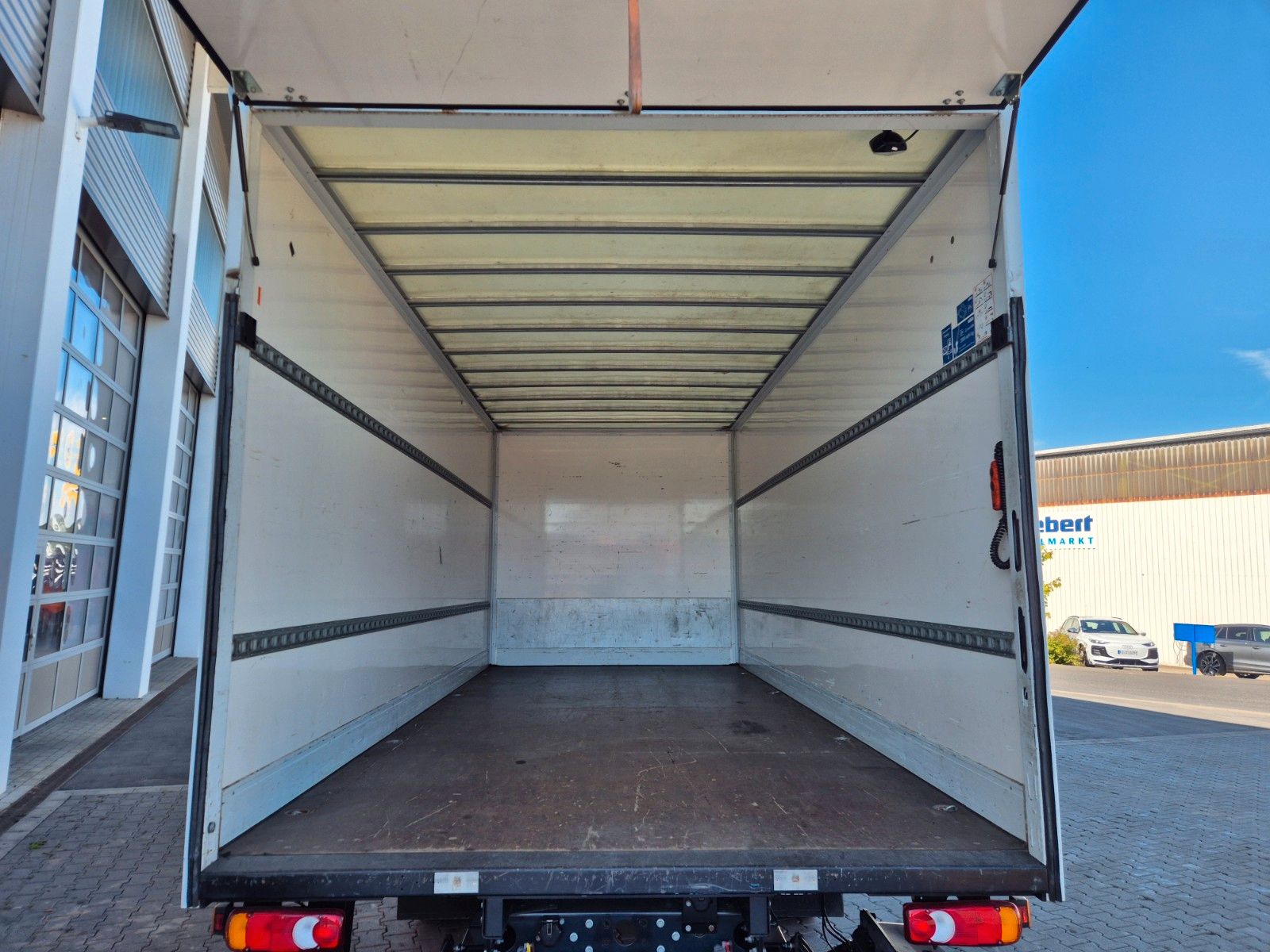 Fahrzeugabbildung Iveco Eurocargo 75-210/P LBW 1.000kg 3 Sitze Klima