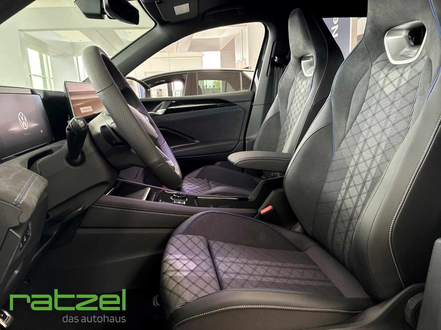 Fahrzeugabbildung Volkswagen Tiguan R-Line 110KW AHK+Elek. Heckklappe