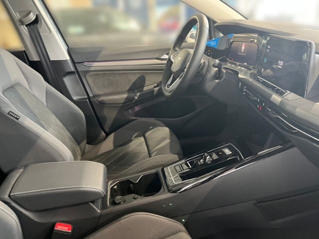 Fahrzeugabbildung Volkswagen Golf Variant VIII 2.0 TSI DSG STYLE PANO STHZG L