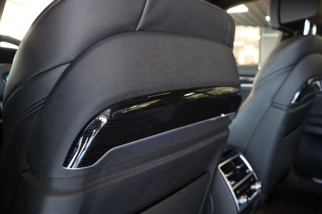 Fahrzeugabbildung BMW 730 d xDrive M Sportpaket|CARBON-CORE|360°|H-UP|