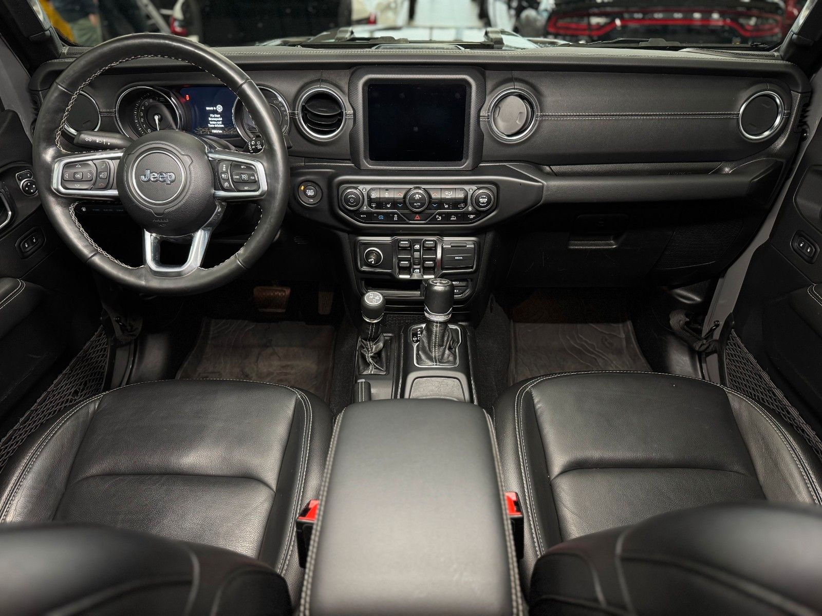 Fahrzeugabbildung Jeep Wrangler Unlimited 2.0 4xe Plug-In Hybrid Sahara