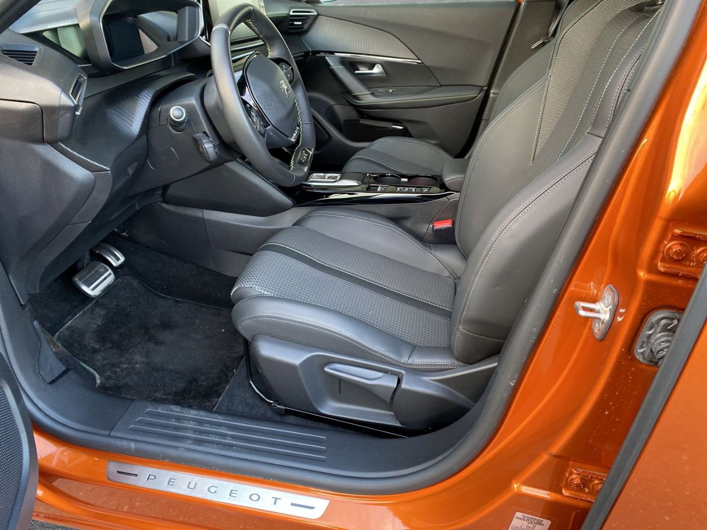 Fahrzeugabbildung Peugeot 2008 e- GT Elektromotor 136 *Sitzheizung*ACC*Kam