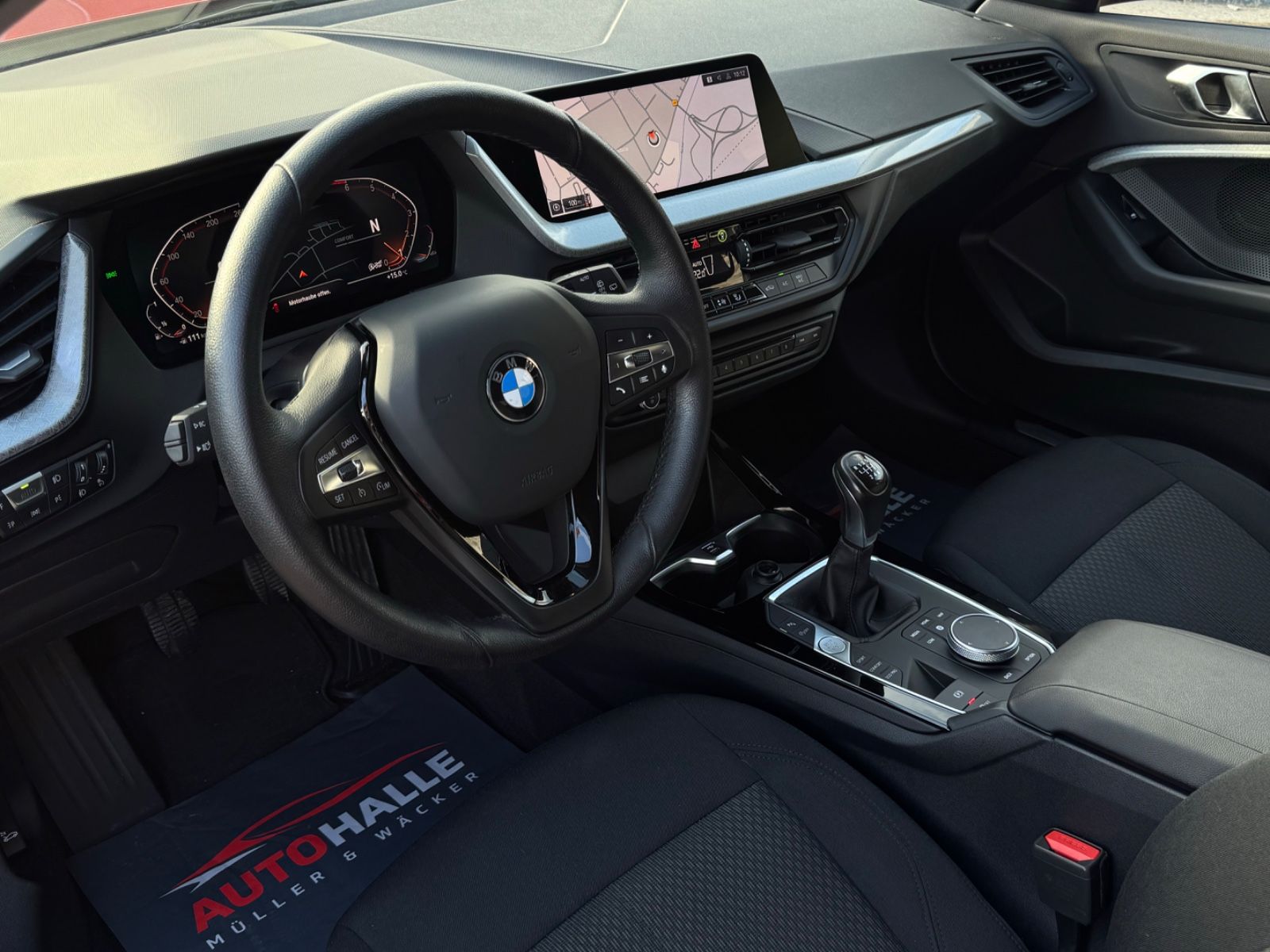 Fahrzeugabbildung BMW 118i F40 Advantage LCProf Navi Temp PDC LED DAB