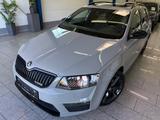 Skoda Octavia 2.0 TDI*RS*AUT*PANO*CAM*ACC*NAVI*BI-XEN - Skoda Octavia mit Diesel-Antrieb: Allradantrieb, Kombi, 2.0
