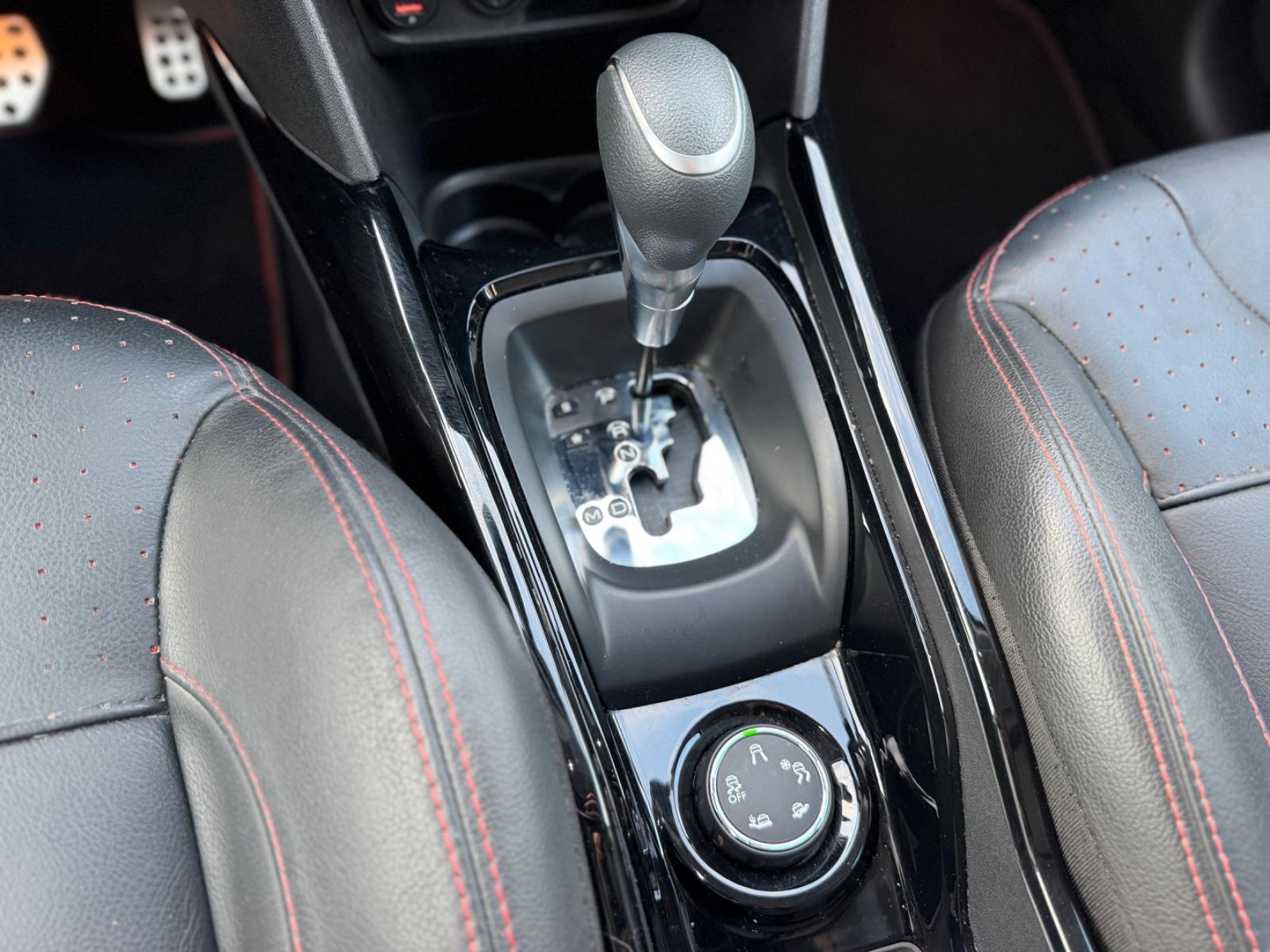 Peugeot 2008 Allure GT-Line Aut. *LEDER*KAMERA*NAVI*LED*