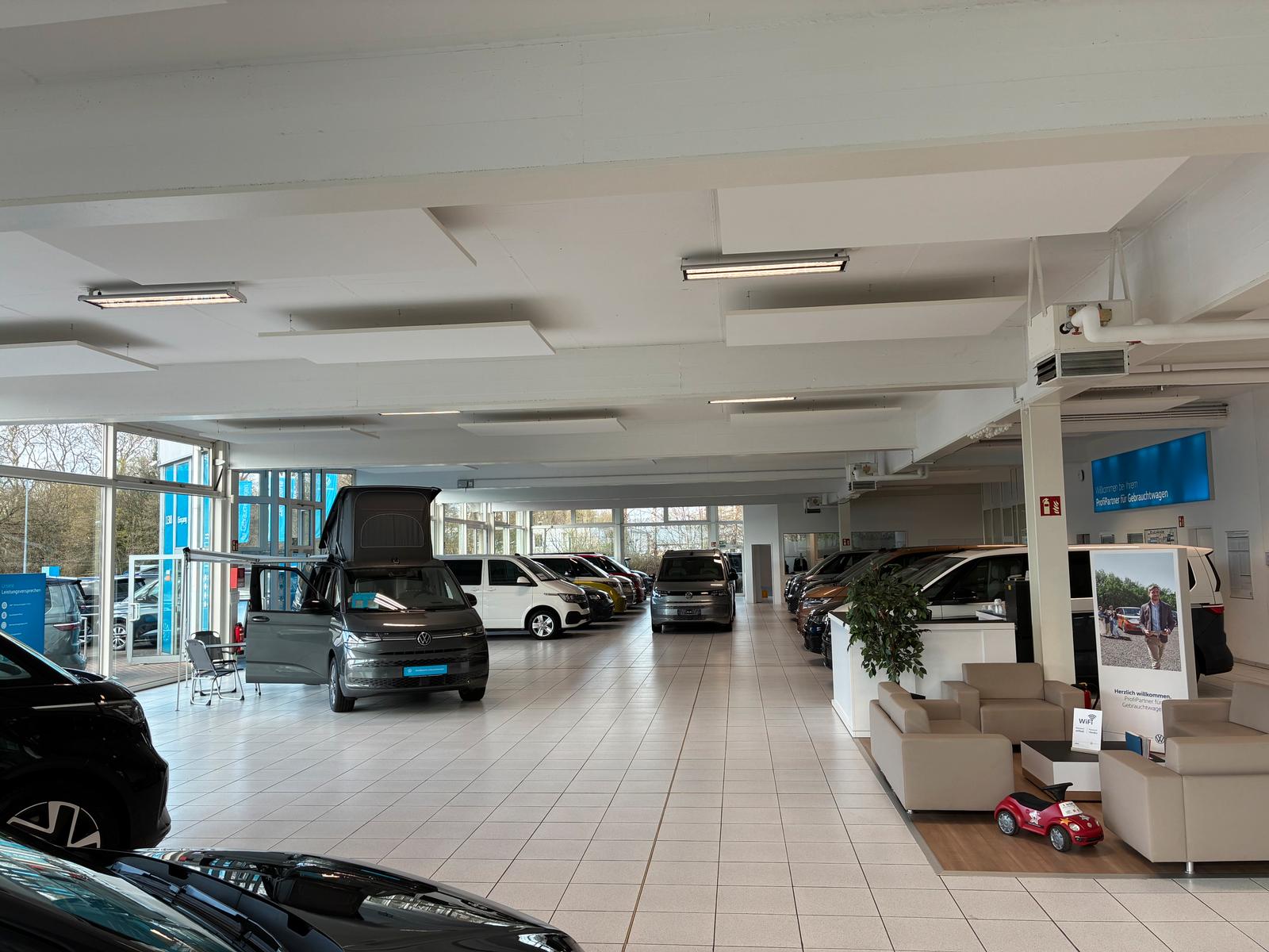 showroom-image-top