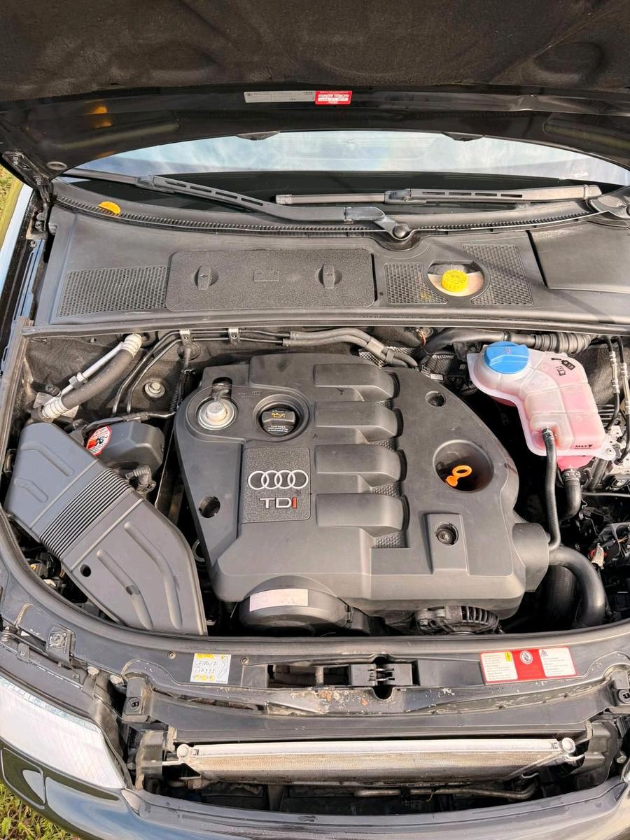 Audi A4 2004 — photo 12