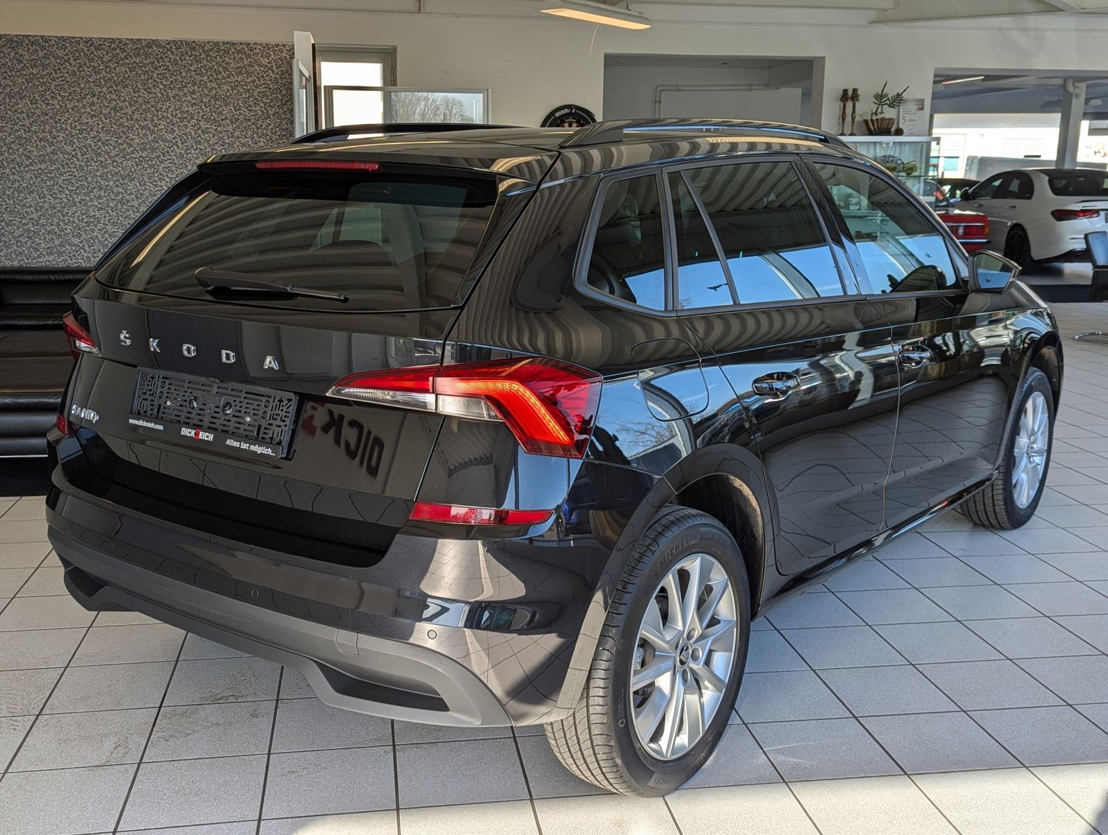 Fahrzeugabbildung SKODA Kamiq 1.0 TSI DSG Tour Cam Pano ACC SMART-LINK
