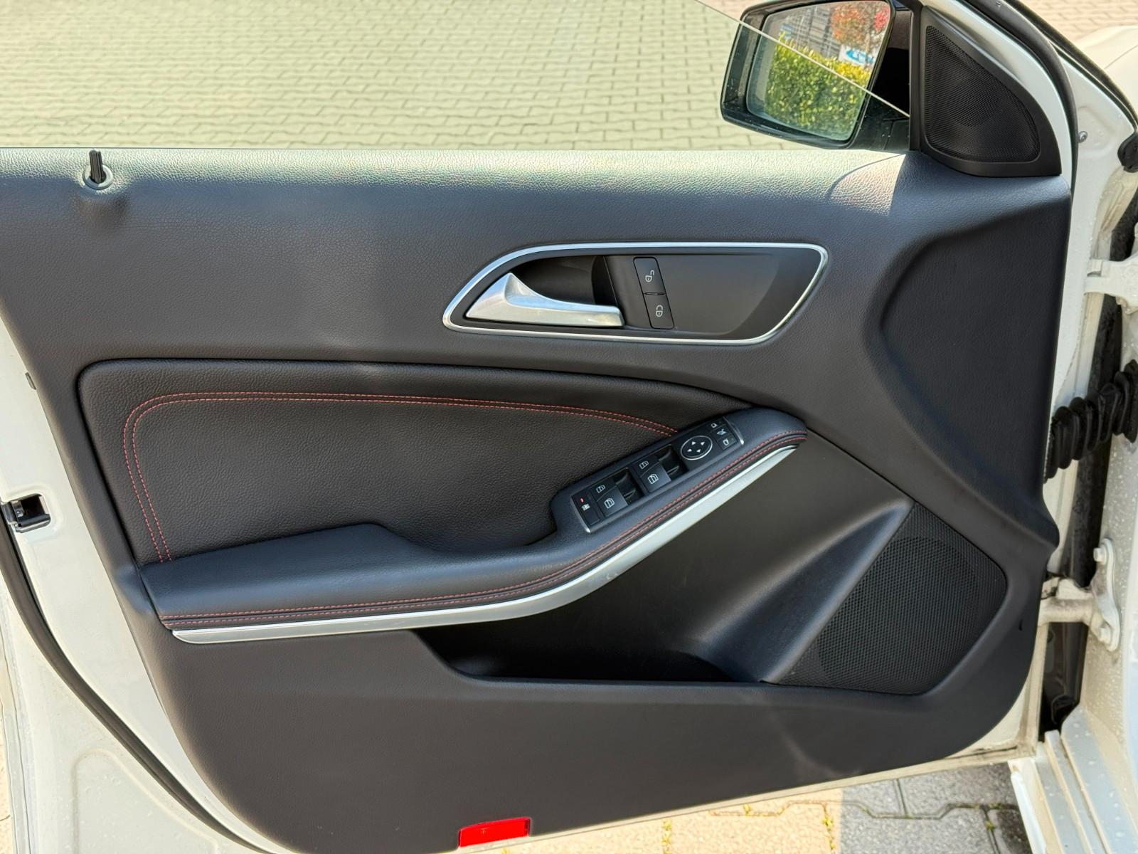 Mercedes-Benz A 250 4Matic AMG Line* Panorama* Bi-Xenon*