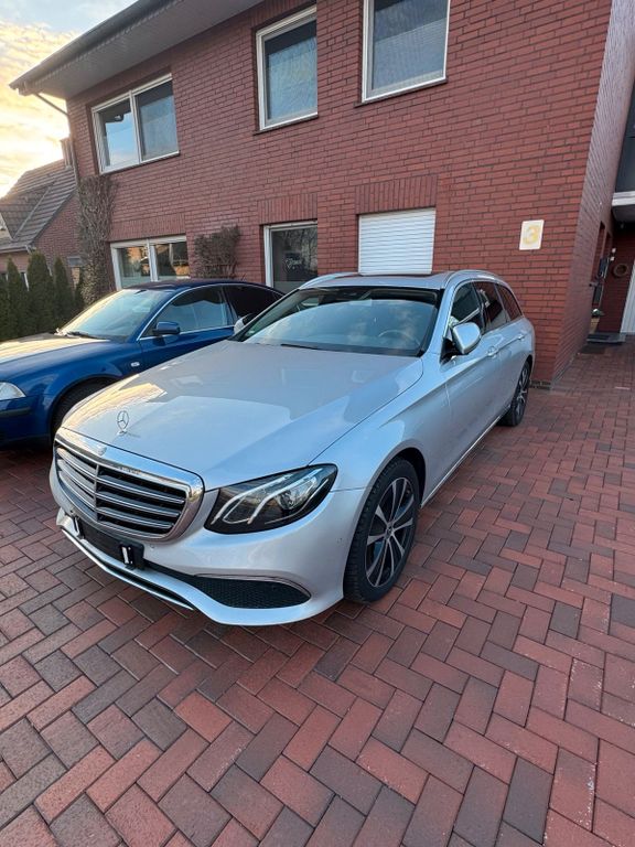 Image of Mercedes-Benz E 220
