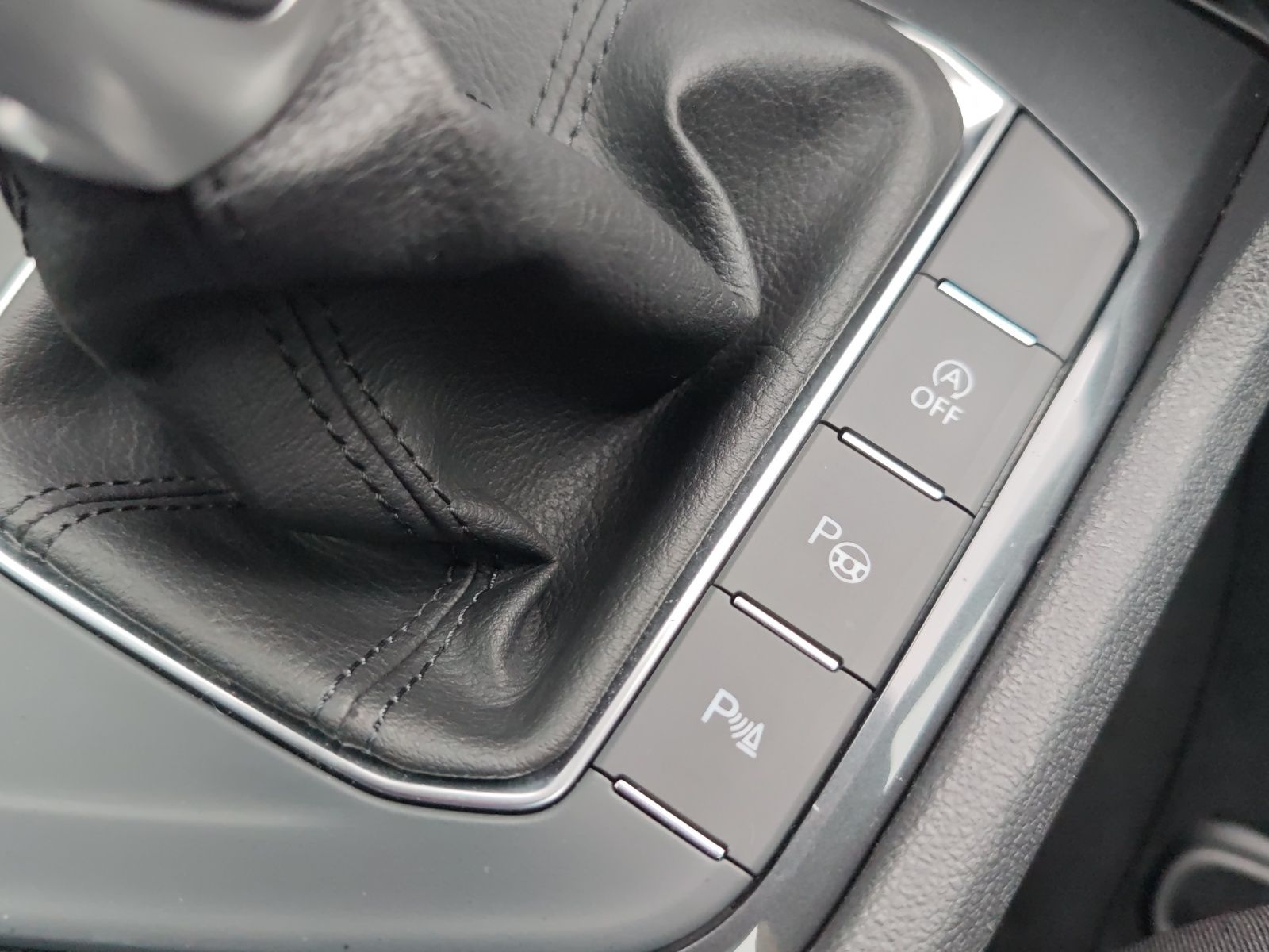 Fahrzeugabbildung Volkswagen Tiguan TDI Active DSG LED Navi ACC PDC SHZ