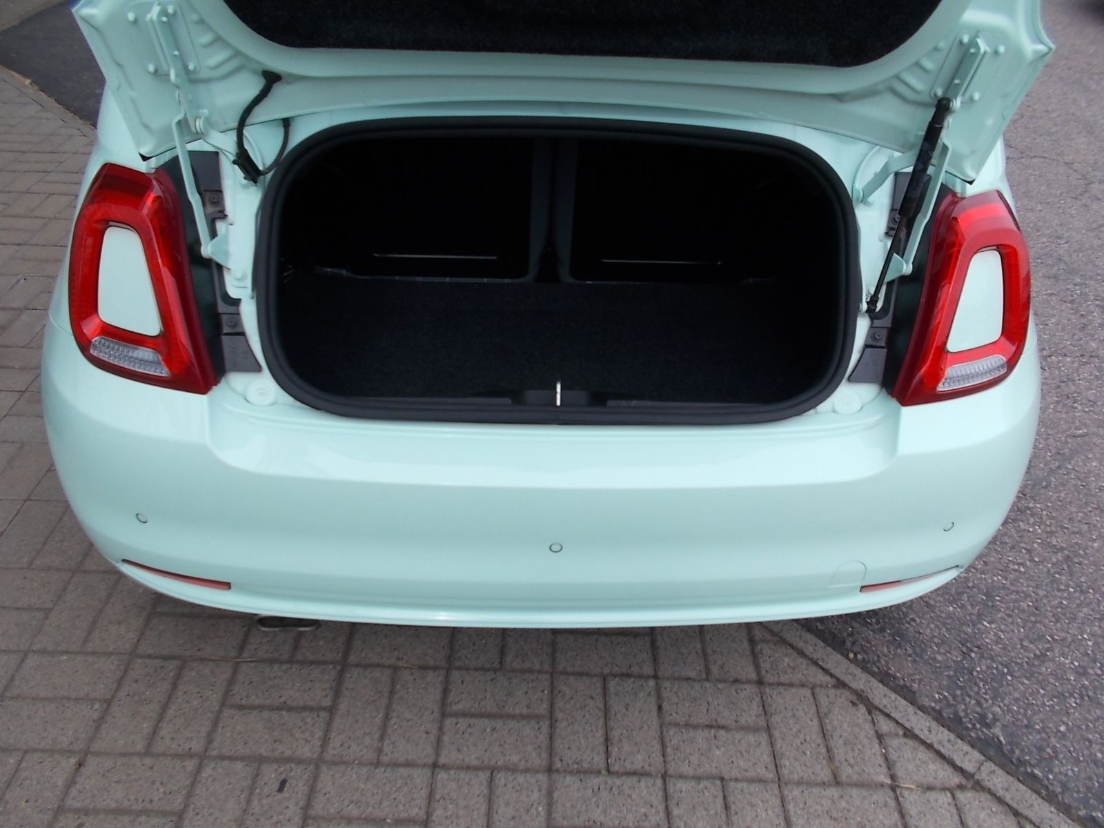 Fahrzeugabbildung Fiat 500C Lounge 1.0 Hybrid + Cabrio + DAB