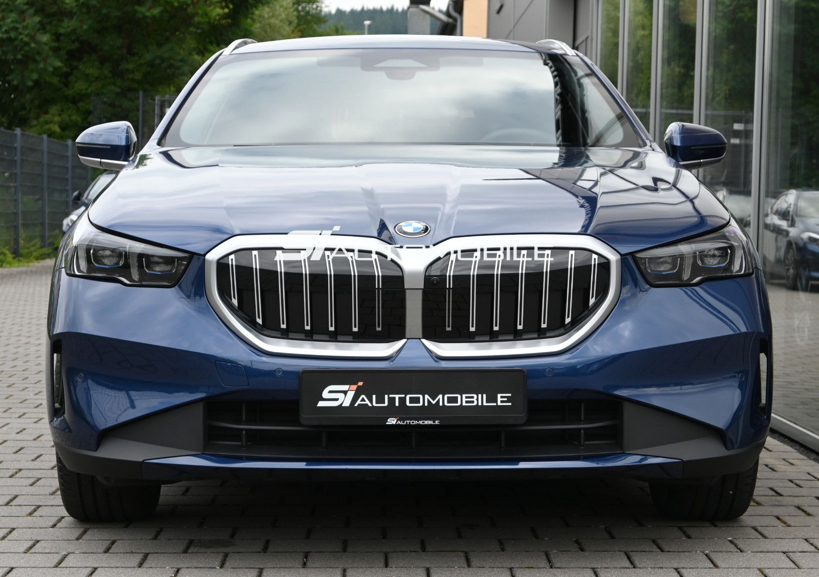 Fahrzeugabbildung BMW 520d xDr. Touring °ACC°AHK°B&W°STANDHEIZ°SITZBEL