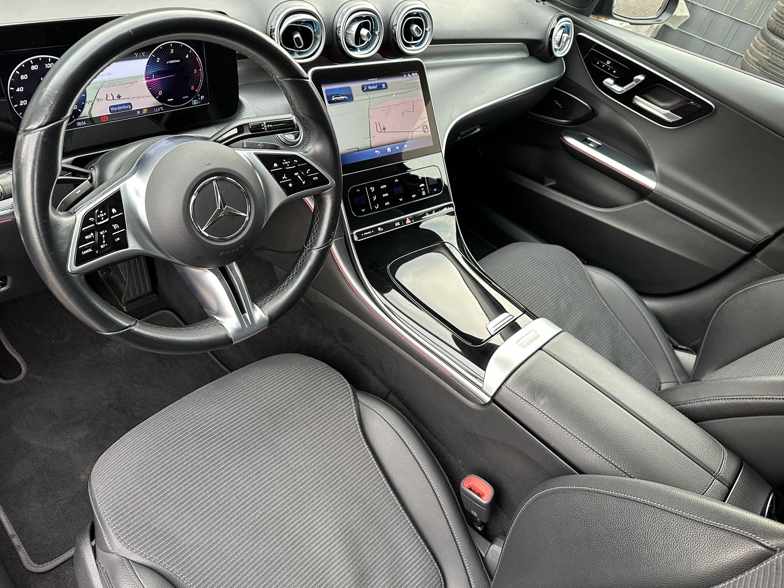 Fahrzeugabbildung Mercedes-Benz C 200d T Avantgarde NAV+LED+KAM+VCOCK+CARPLAY+PP