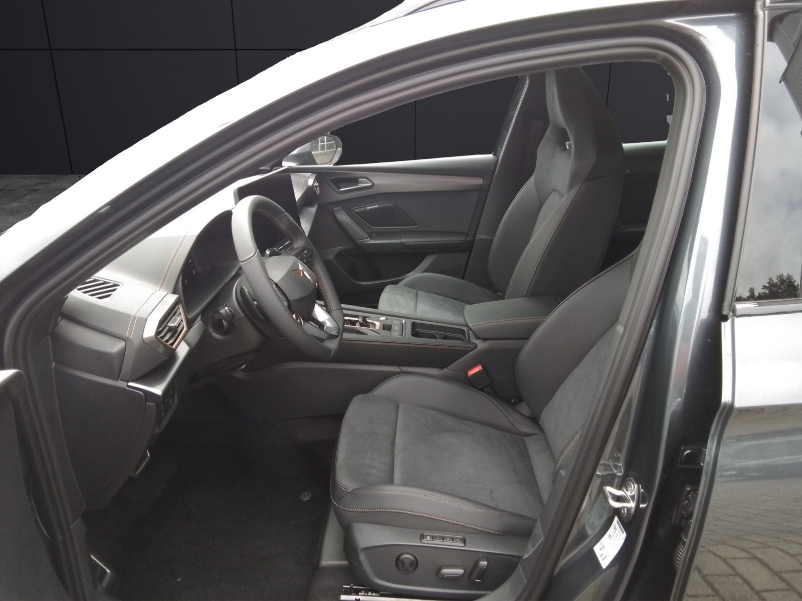 Fahrzeugabbildung CUPRA Leon Sportstourer 1.5 eTSI DSG PANO ACC LED KAME