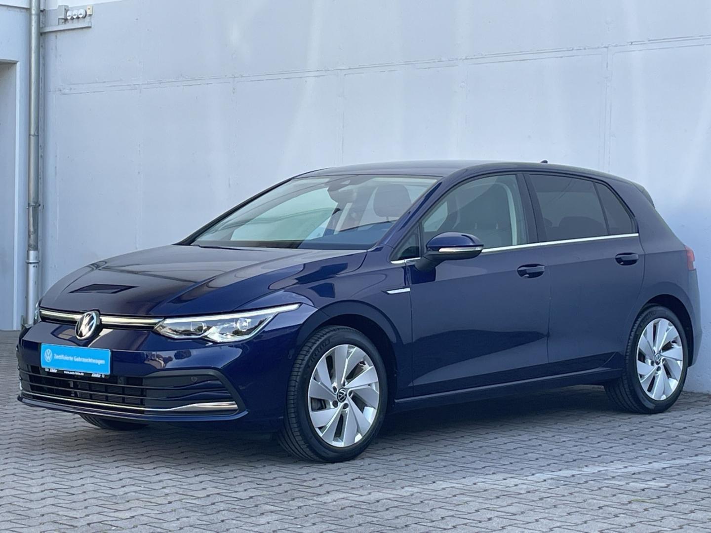 Volkswagen Golf VIII 1.5 eTSI DSG Style AHK/Kamera/Navi/ACC