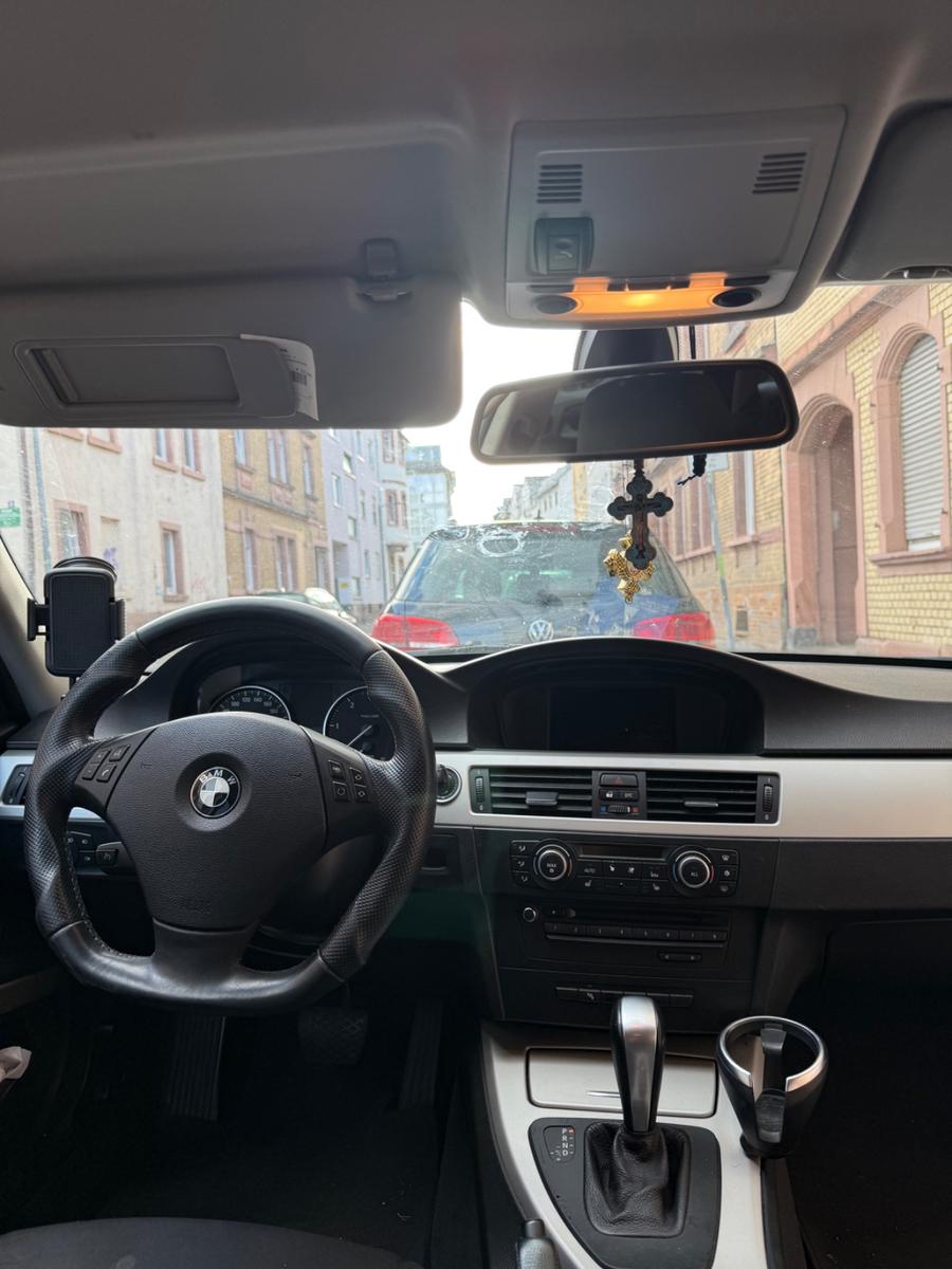 BMW 318 2010 — двигун 1.995 cm³, 143 HP (105kW)
