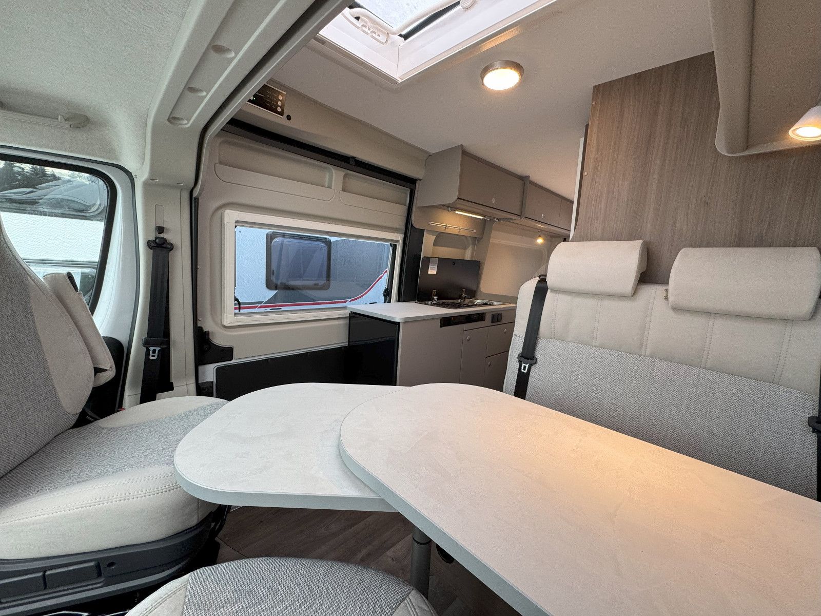 Fahrzeugabbildung Carado CV 600 Entry Van - Sie sparen: 7.365€!