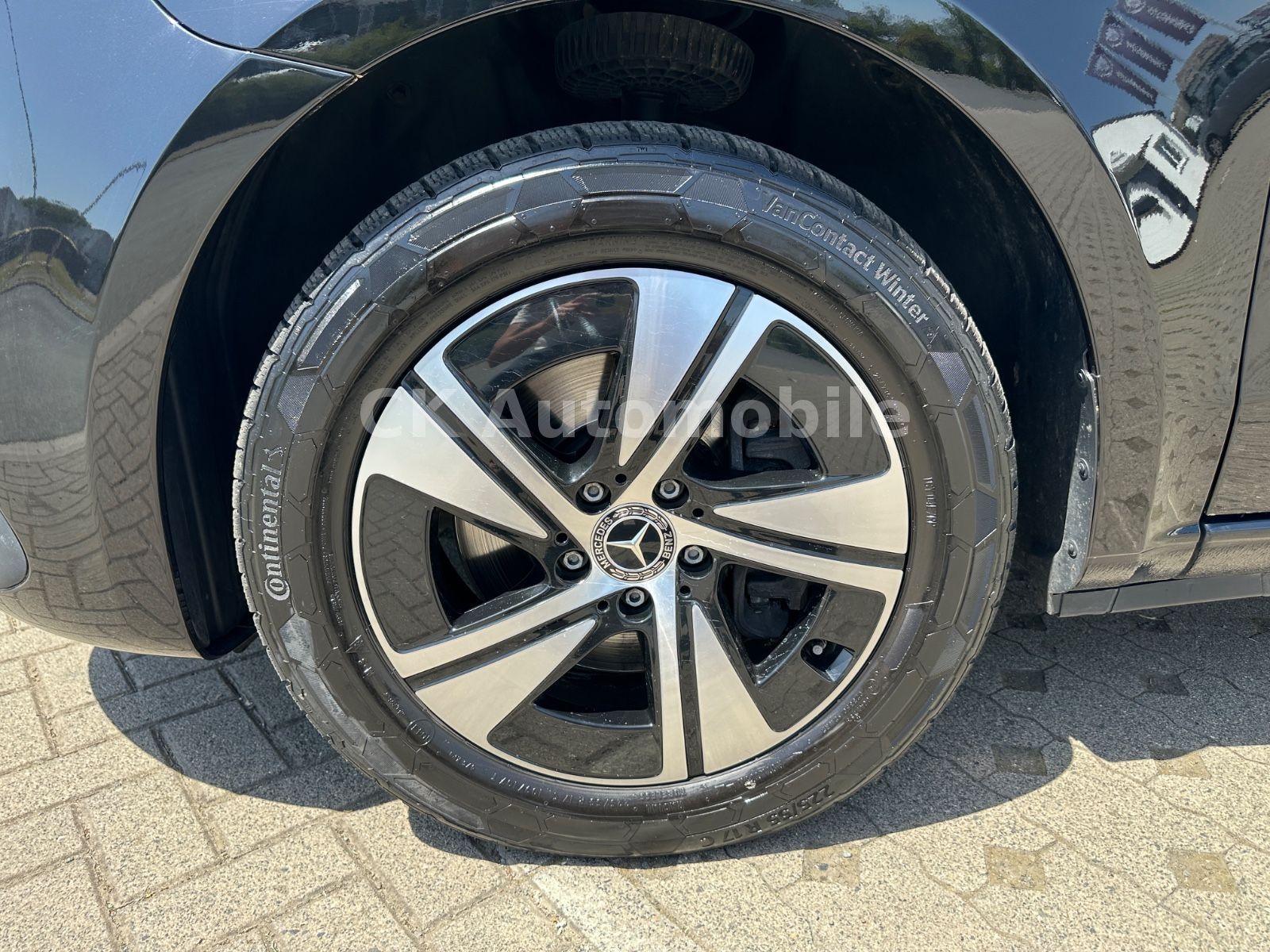 Fahrzeugabbildung Mercedes-Benz Vito Tourer 119 PRO lang/9 Sitze/Navi/LED/Kamera