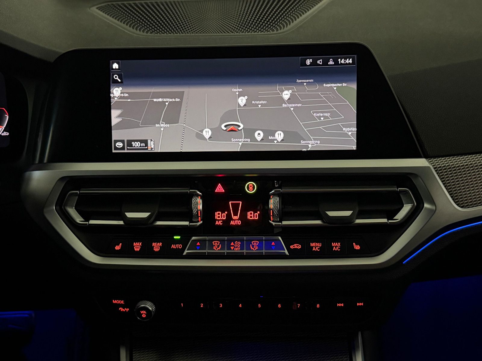 Fahrzeugabbildung BMW 330 i Lim. M SPORT/AHK/HuD/ACC/LASER/DE FZG