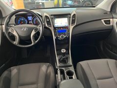 Fahrzeugabbildung Hyundai i30 1.4 FIFA WORLD CUP NAVI/KAMERA/SHZ/PDC/KLIMA