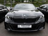 BMW 520i Touring M-Sport Pro PANO AHK HUD 360° LED - BMW 520 Kombi 520i mit Benzin-Antrieb
