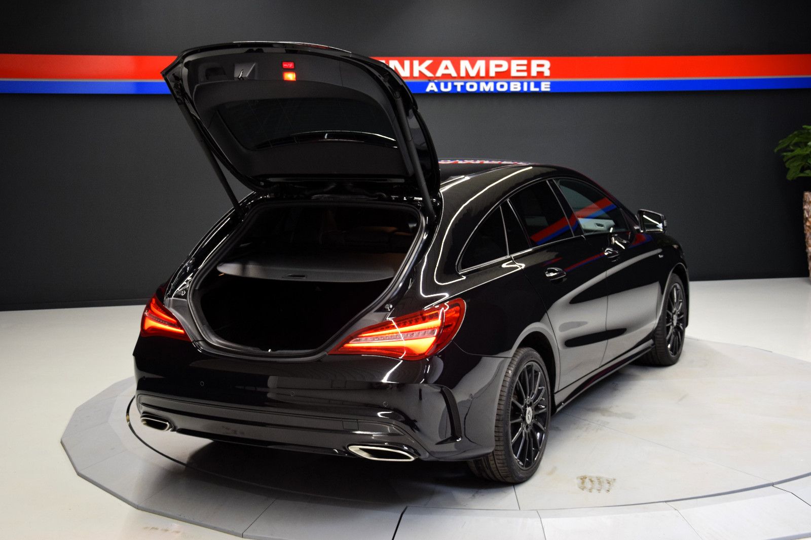Fahrzeugabbildung Mercedes-Benz CLA 200d Shooting Brake AMG Urban Style Edition