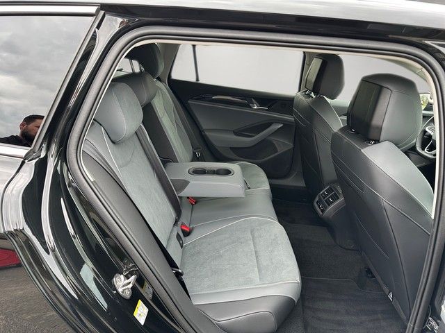 Fahrzeugabbildung Volkswagen Passat 1.5eTSI DSG Business LED+ACC+AHK+++