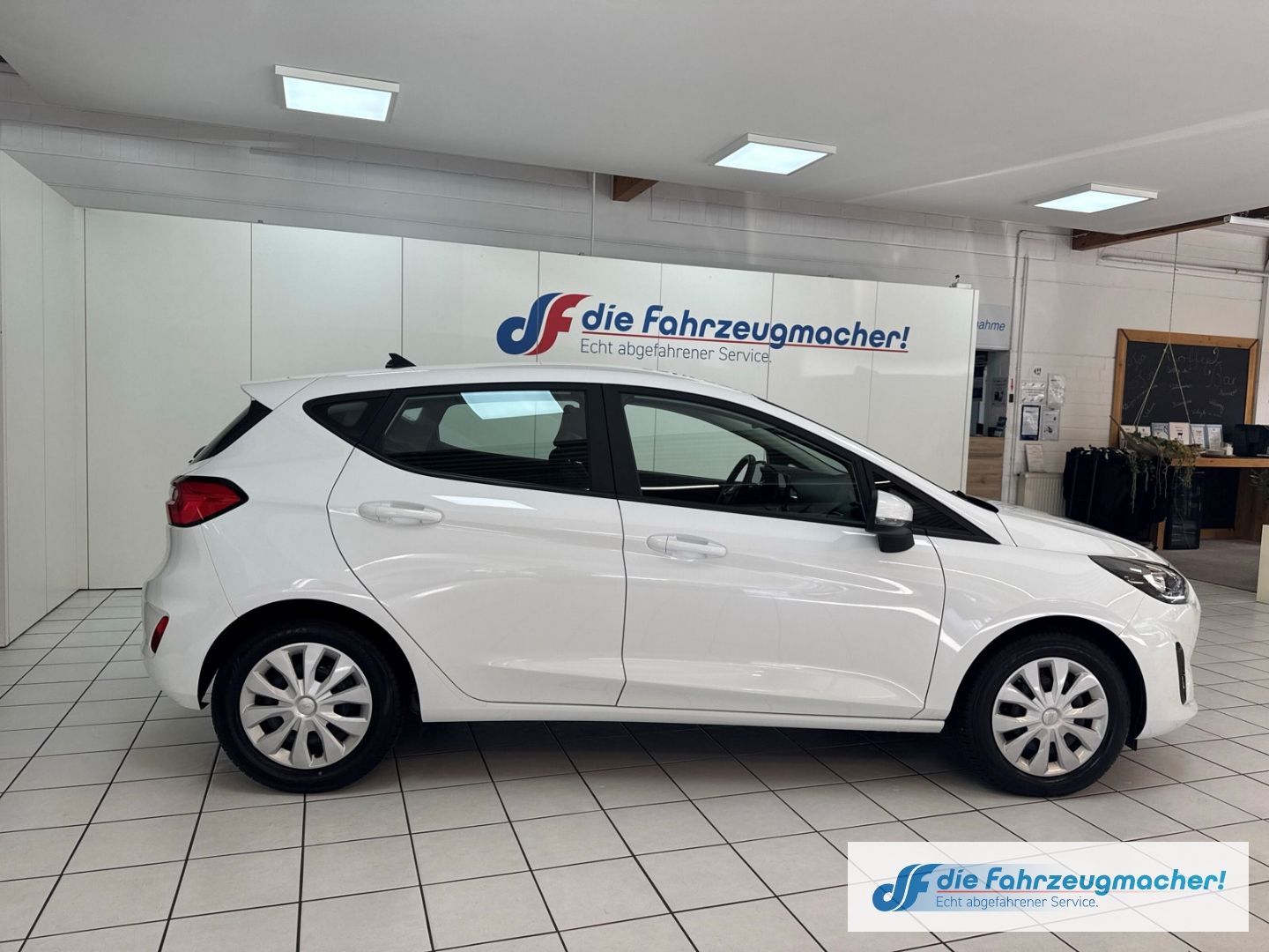 Fahrzeugabbildung Ford Fiesta Cool & Connect 1.0 EcoBoost EU6d Navi LED