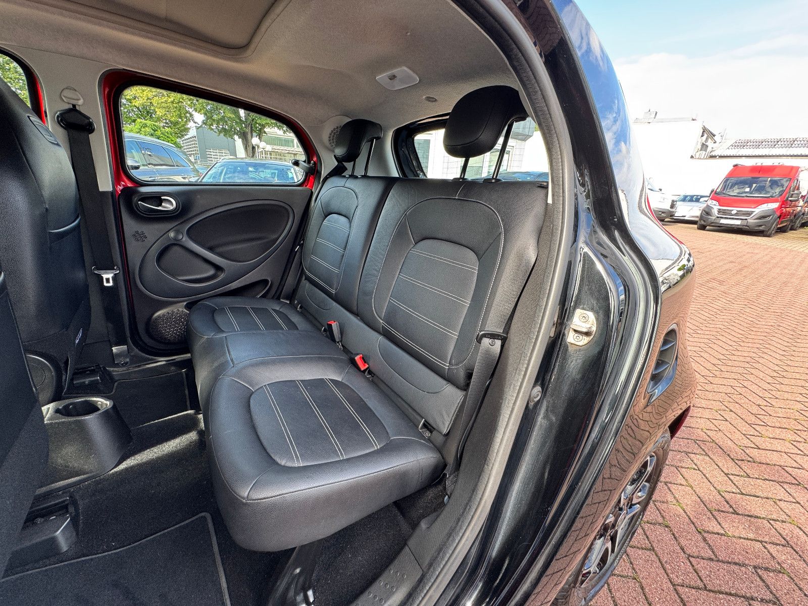 Fahrzeugabbildung Smart ForFour 66KW PRIME EXCLUSIVE PANO NAVI LED VOLL