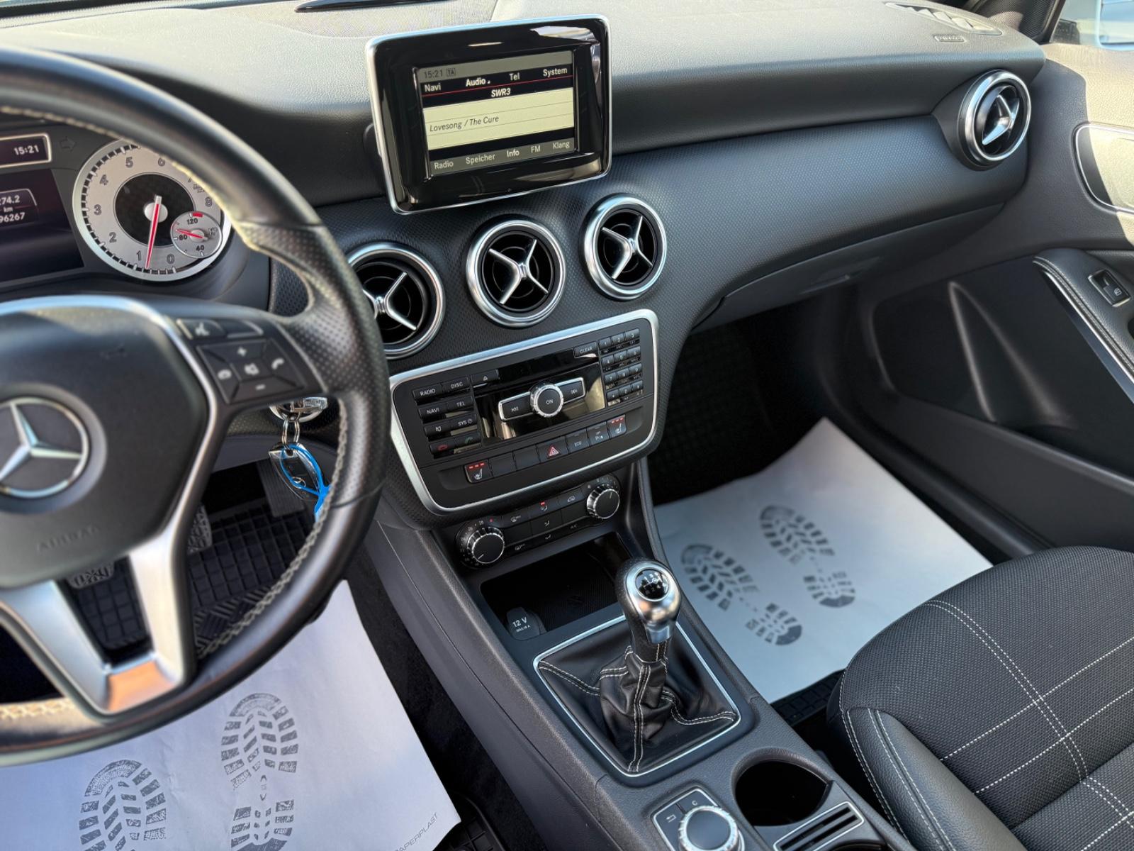 Mercedes-Benz A 180 BlueEfficiency /URBAN/PDC/NAVI/SHZ/USW