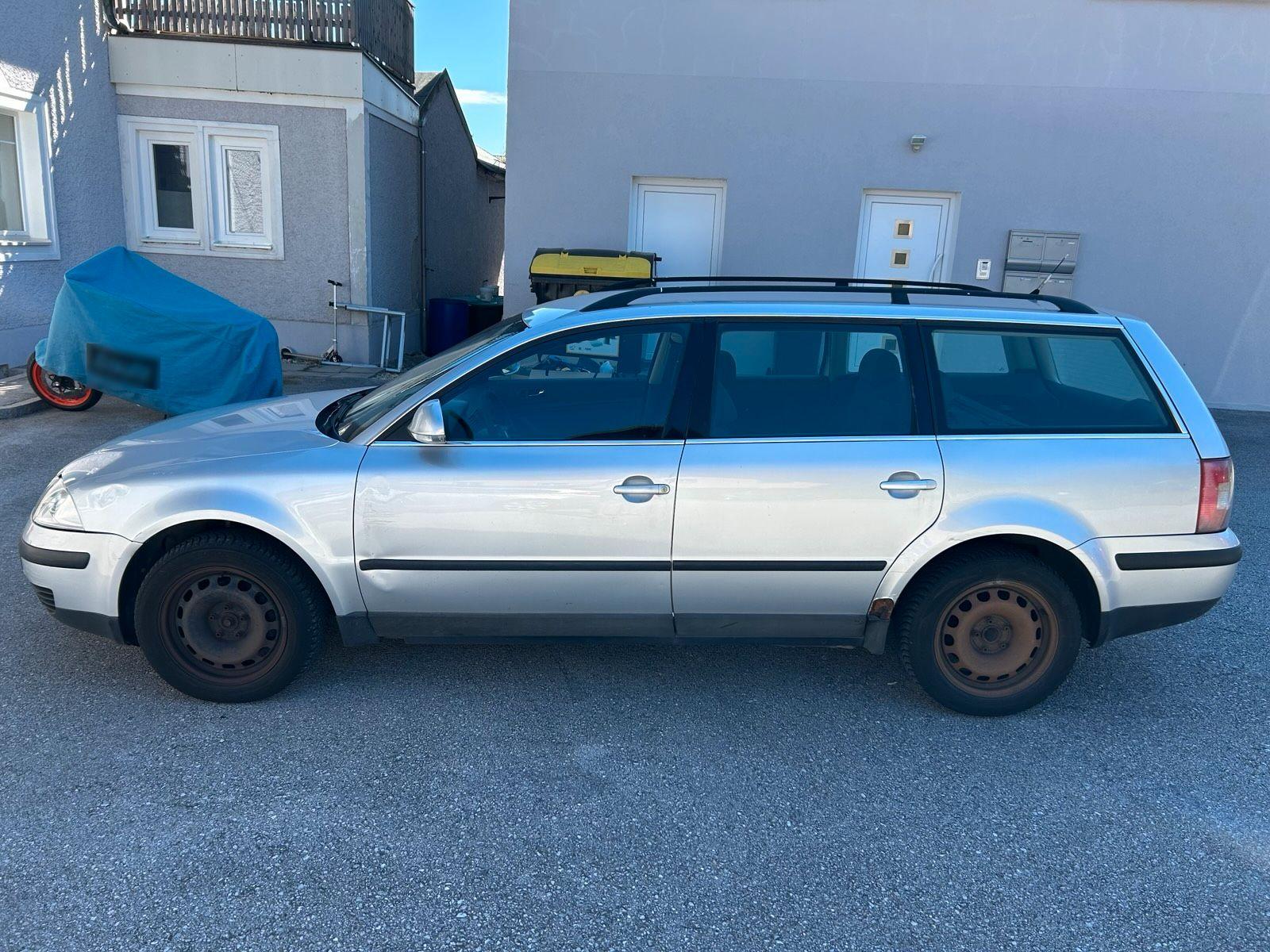 Volkswagen Passat 2004 — rear view