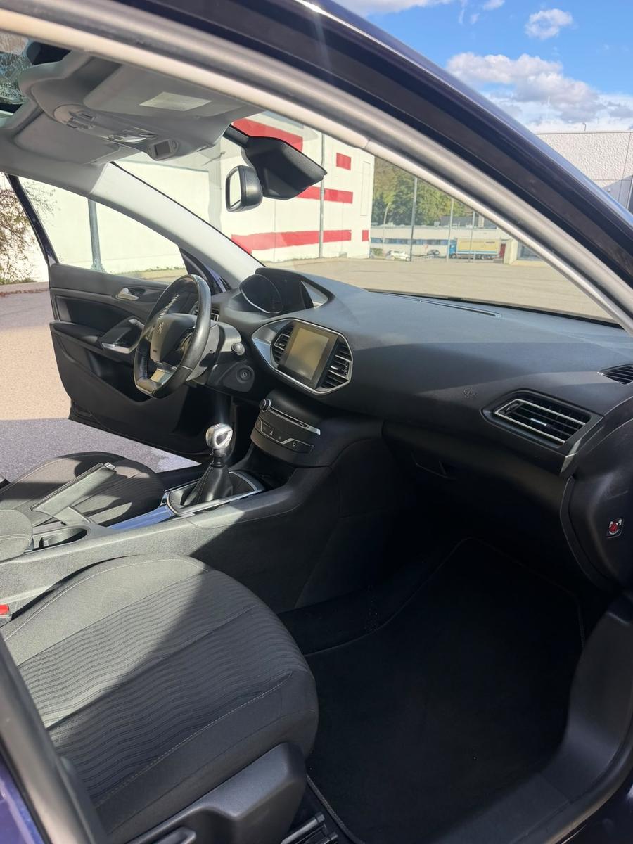 Peugeot 308 2015 — photo 21