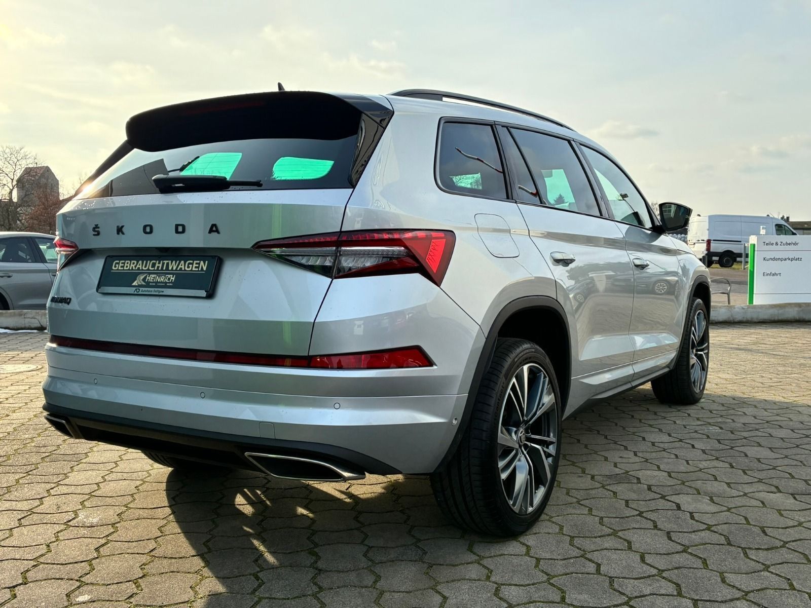 Fahrzeugabbildung SKODA Kodiaq RS 4x4 245PS DSG*AHK*StHz*Pano*20Zoll
