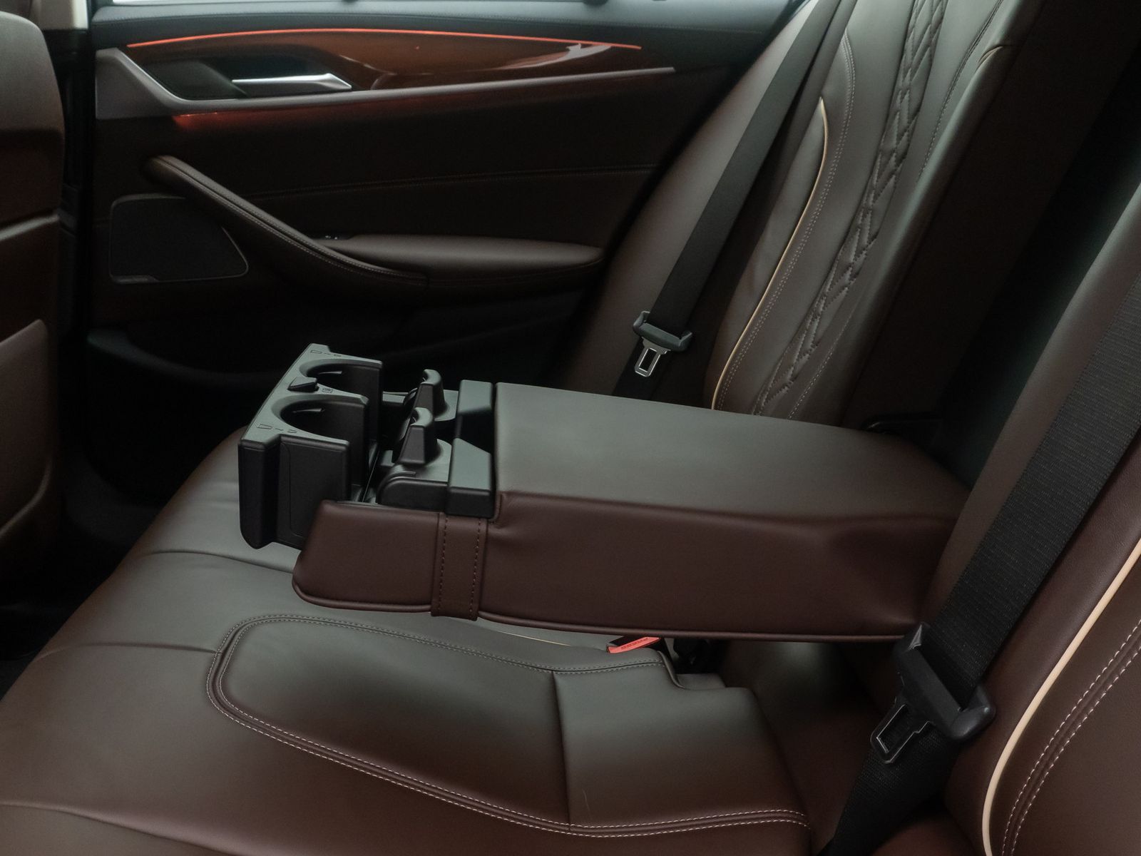 Fahrzeugabbildung BMW 530d xD Luxury Line AHK Alarm H/K DAB Individual